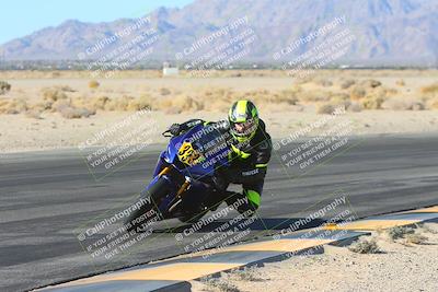 media/Jan-10-2025-CVMA Friday Practice (Fri) [[489e0da257]]/Group 4 and Trackday/Session 2 (Turn 4 Inside)/